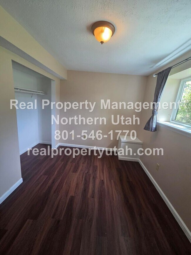 Building Photo - 651 W 1060 N