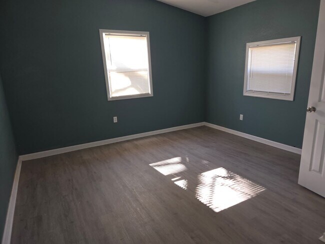 Building Photo - 5301 Queen Mary Ln