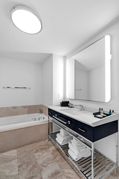 Building Photo - 4385 Collins Ave