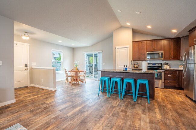 Building Photo - 6529 N Descartes Dr