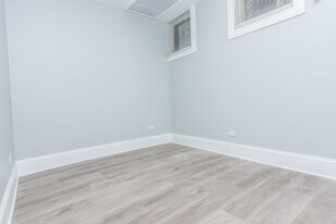 Building Photo - 2826 E 78th St