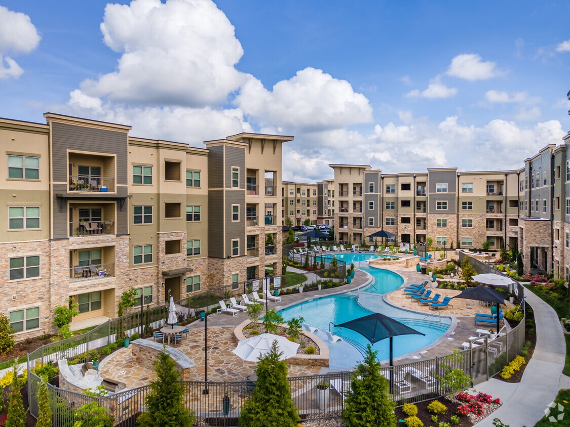 Primary Photo - Cyan Southcreek