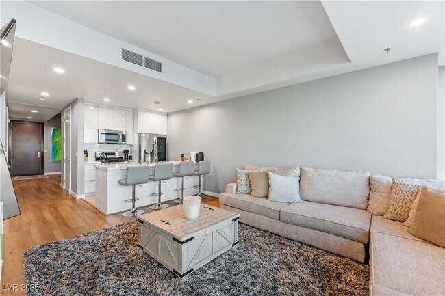Building Photo - 4525 Dean Martin Dr
