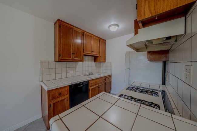 Building Photo - 69 Glendora Ave