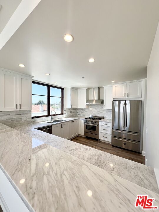 Building Photo - 859 S Lucerne Blvd