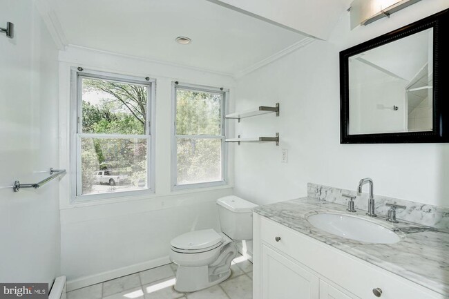 Building Photo - 4350 River Rd NW