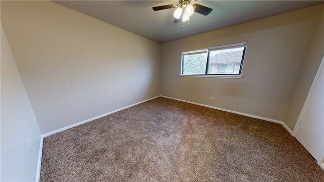 Building Photo - 2807 Longmire Dr