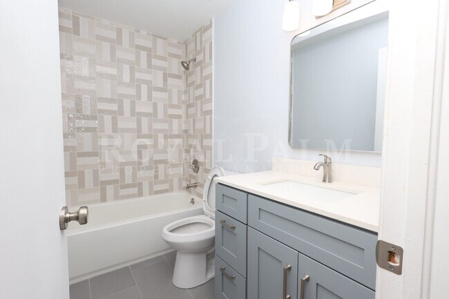 Building Photo - 2 Bed, 2.5 Bath Townhouse with Balcony, Pool & Prime Bonita Springs Location