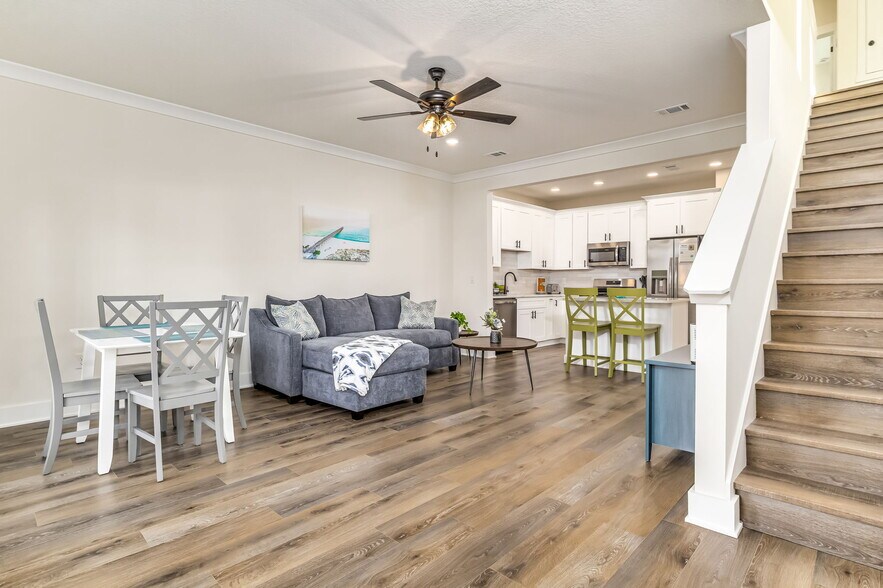 Building Photo - 536 N De Villiers St