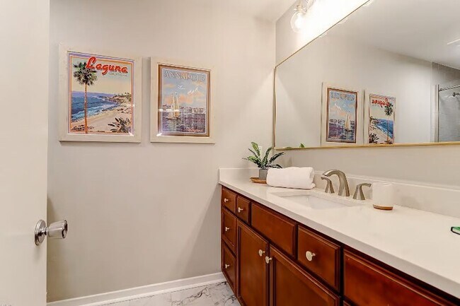 Building Photo - 2BD/2BA Town Home Mount Pleasant Fully Furnished - Available Feb 1st, 2026 LEASE TERM NEGOTIABLE