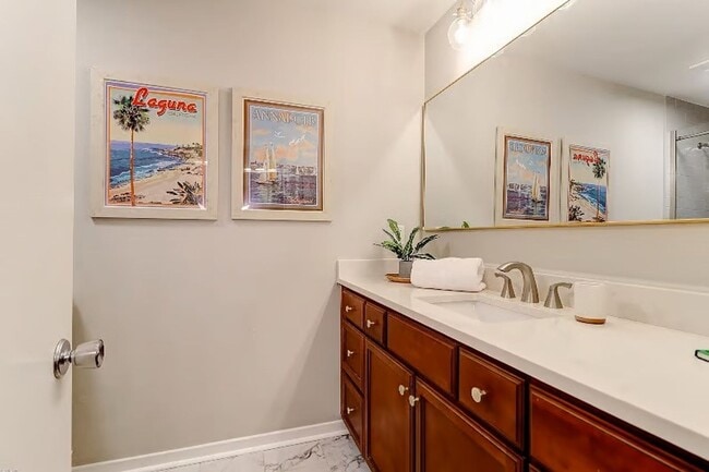 Building Photo - 2BD/2BA Town Home Mount Pleasant Fully Furnished - Available May 1st, 2026 LEASE TERM NEGOTIABLE