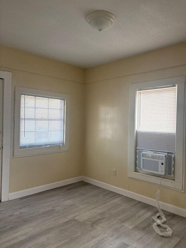 Building Photo - 4bed/2bath SFH Rent $1530/month ready now!