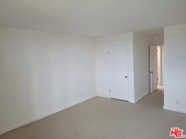 Building Photo - 8701 Delgany Ave