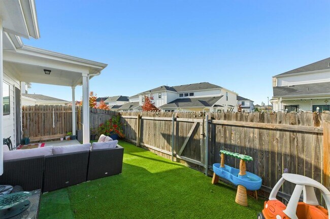 Building Photo - 159 Threshing Rd