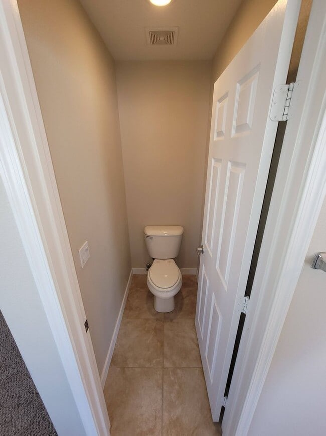 Building Photo - Immaculate 3 Bedroom Home in a Gated Commu...
