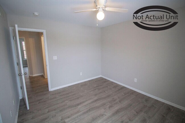 Building Photo - 1427 Greensboro Dr