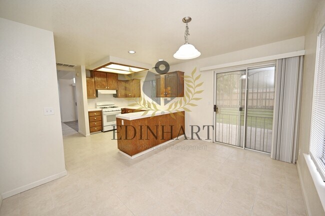 Building Photo - 2233 E Christopher Dr