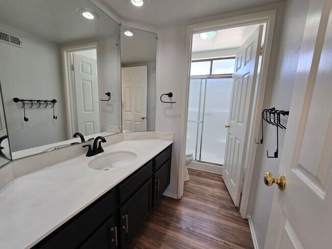 Building Photo - 39354 Longhorn Ct