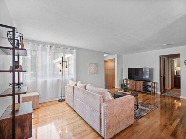 Building Photo - Comfort & Convenience in the Heart of Spok...