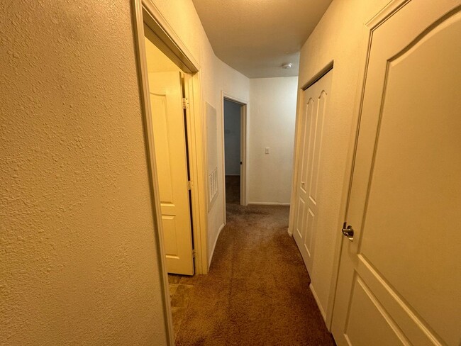 Building Photo - Spacious 3 bedroom Condo in Green Valley