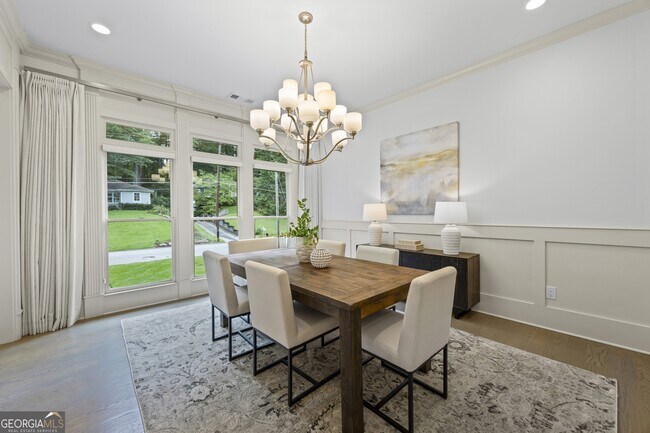 Building Photo - 1742 Helen Dr NE