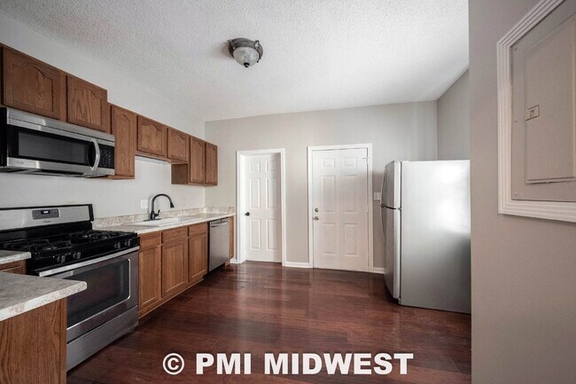 Building Photo - "Charming Urban Duplex Retreat: Cozy 2-Bedroom, 1.5-Bath Oasis in Vibrant Indianapolis!"