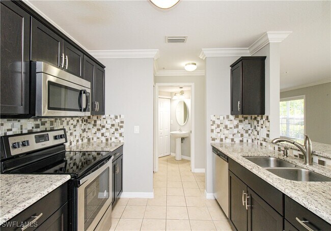 Building Photo - 9055 Gervais Cir