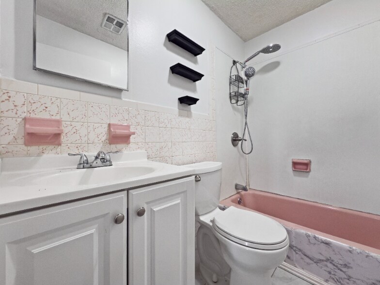 Building Photo - 274 E Haverhill St