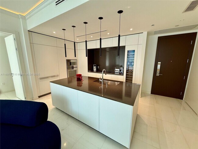 Building Photo - 300 Biscayne Blvd Way