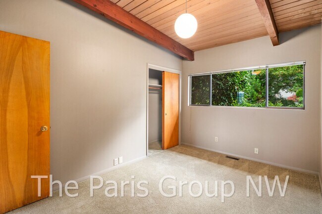 Building Photo - Extraordinary 4BR, 4200sf Mid Century Water View Home with Amazing Outdoor Spaces