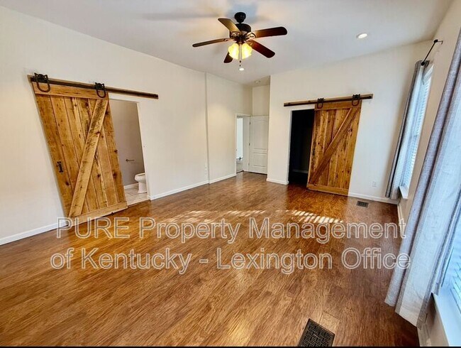 Building Photo - 611 N Broadway