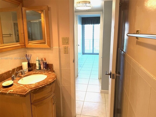 Building Photo - 100 Bayview Dr