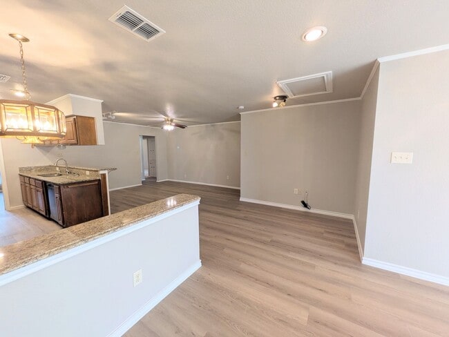 Building Photo - 6618 Cloverbend St