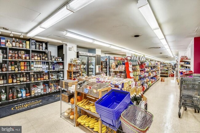 Building Photo - 4201 CATHEDRAL Ave NW