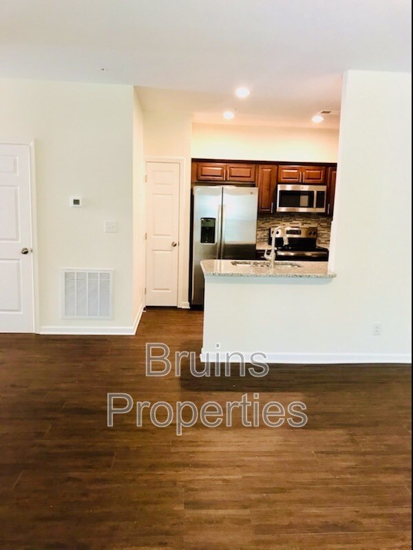 Building Photo - 2606 Pennoak Way