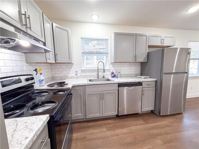 Building Photo - 1051 Lubel Ave