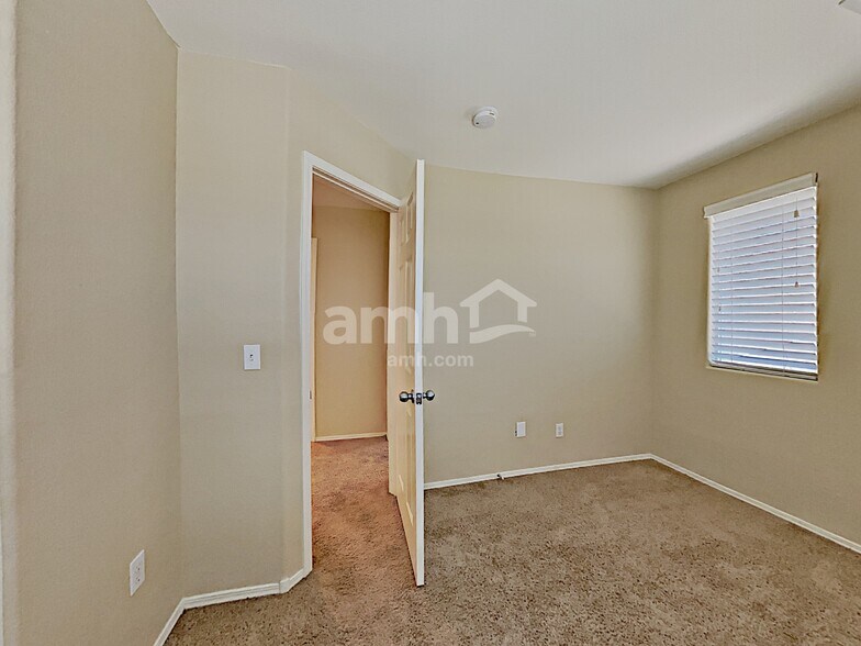 Building Photo - 986 Cantabria Heights Ave