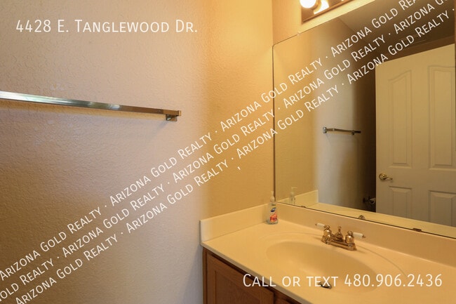 Building Photo - 4428 E Tanglewood Dr