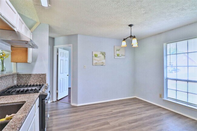 Building Photo - 2706 S Brompton Dr