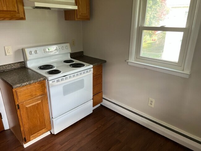 Building Photo - 361 Colonial Rd