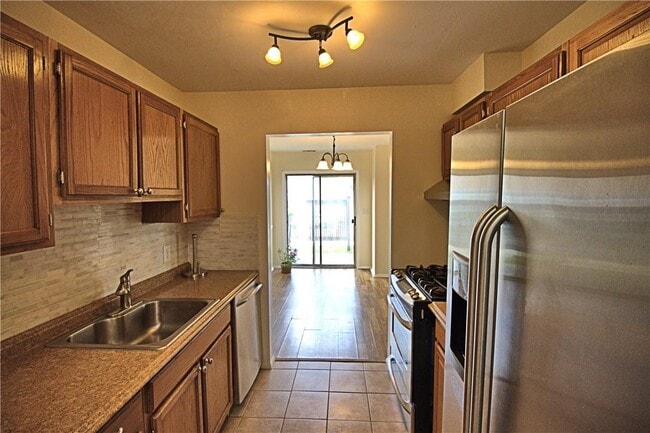 Building Photo - 2507 Whispering Hills Dr