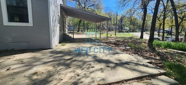 Building Photo - 15369 Flud Rd