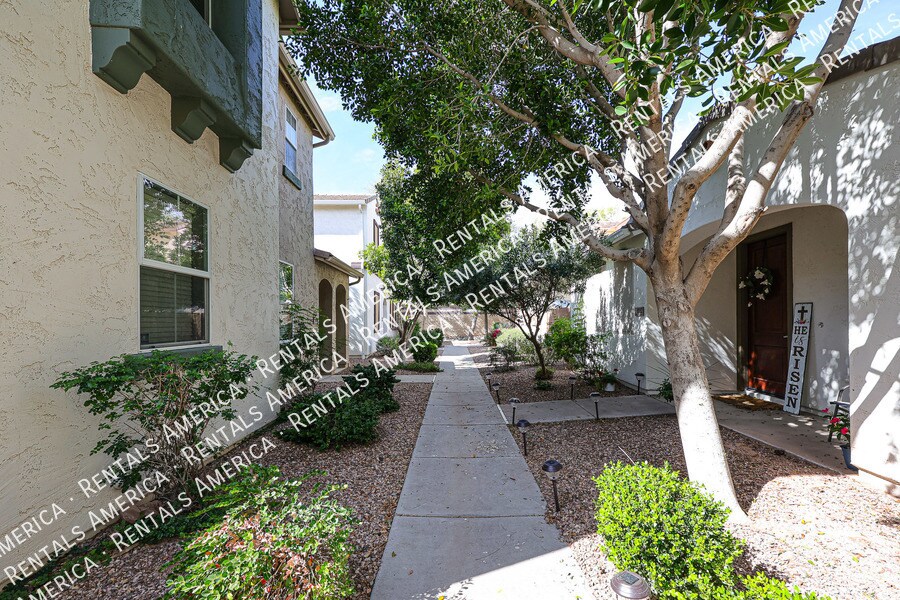 Building Photo - 10146 E Isleta Ave