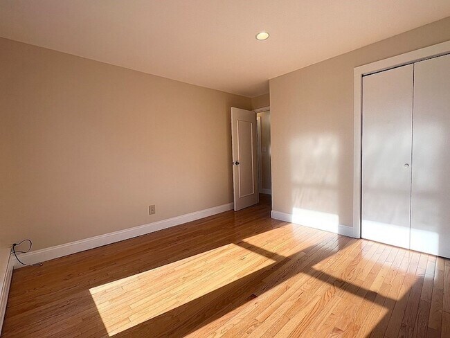 Building Photo - 8 Juniper St