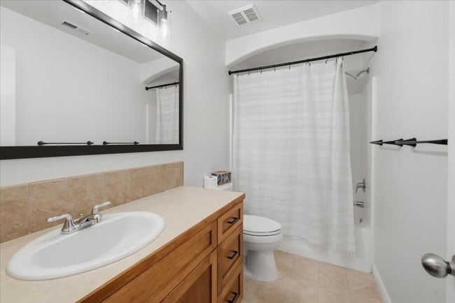 Building Photo - 3053 E Calabria Dr