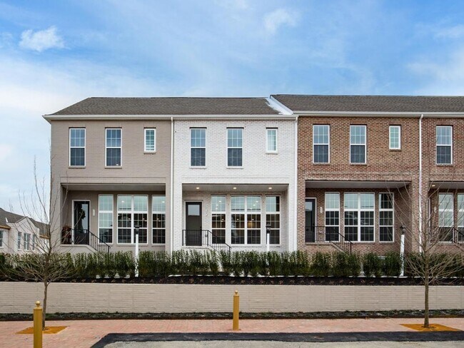 Building Photo - LUXURY  TOWNHOME FOR LEASE