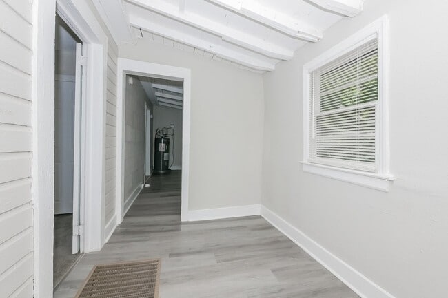 Building Photo - 5223 Thomason Ave