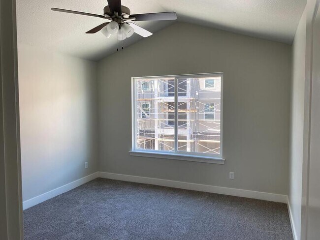 Building Photo - 3742 Canyon Falls Dr