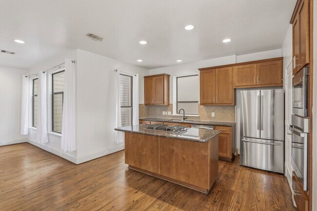 Building Photo - 2816 Rusk St