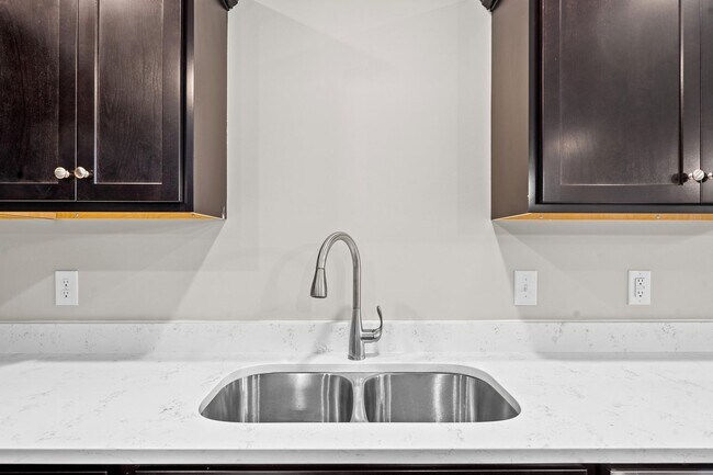 Building Photo - New Construction Townhome!